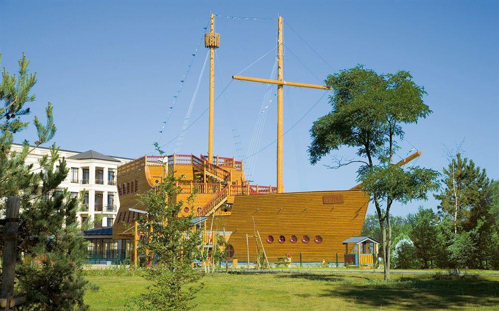 Yachthafenresidenz Hohe Duene Hotel Rostock Exterior photo The ship in 2011